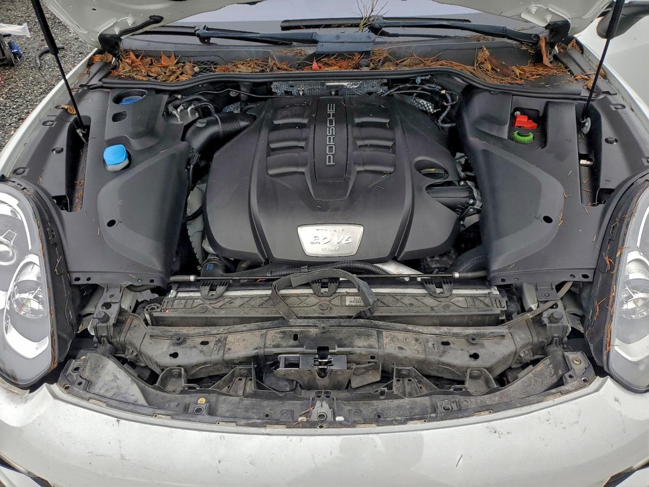 2015 PORSCHE CAYENNE photo 12