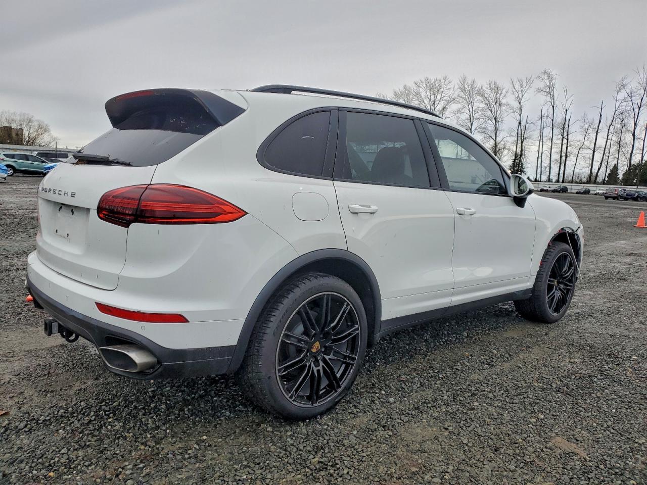 2015 PORSCHE CAYENNE photo 3