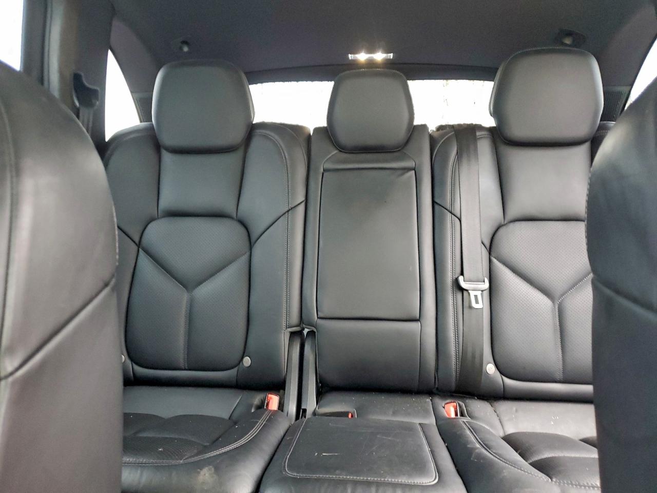 2015 PORSCHE CAYENNE photo 10