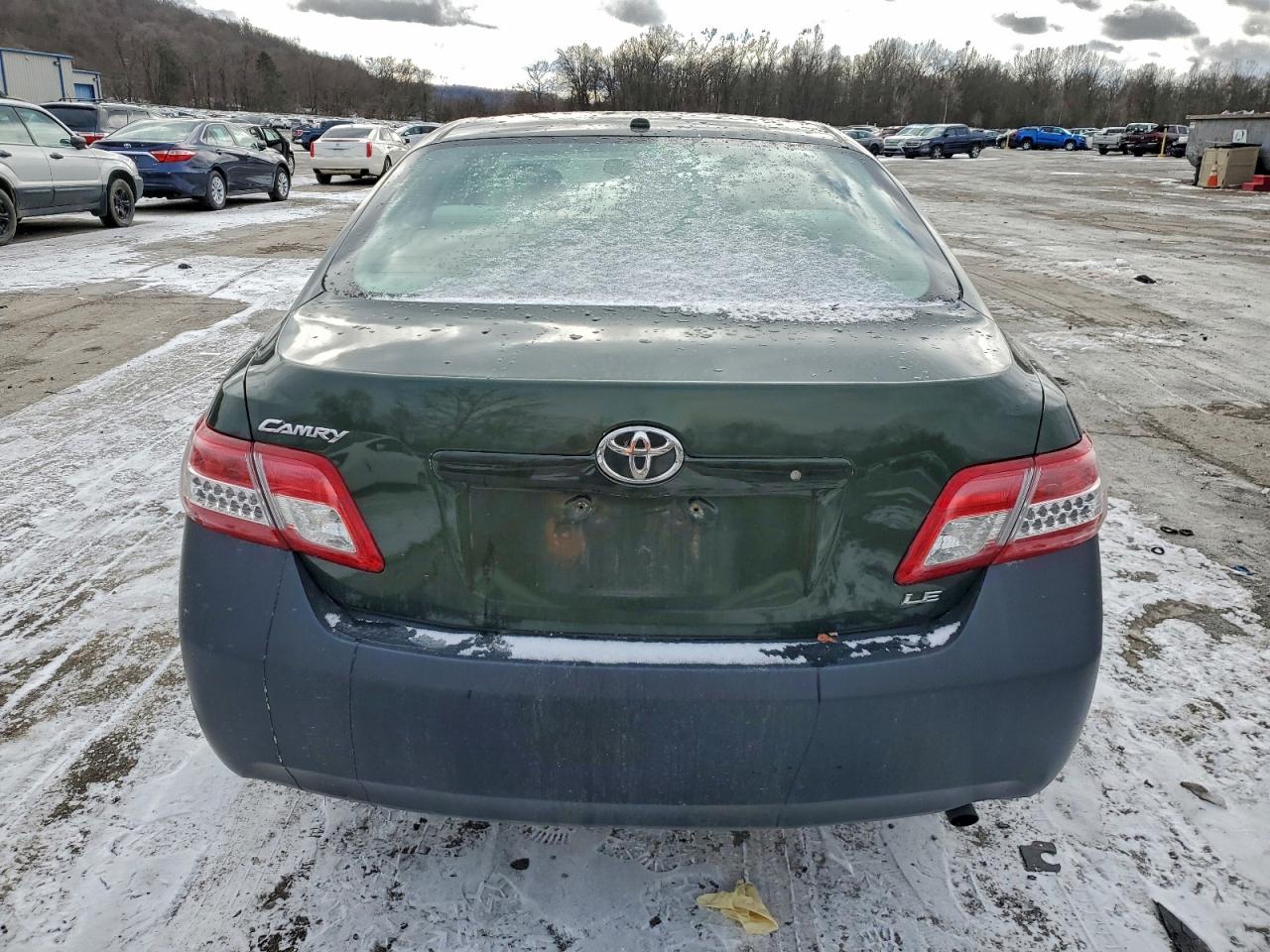 2010 TOYOTA CAMRY BASE photo 11