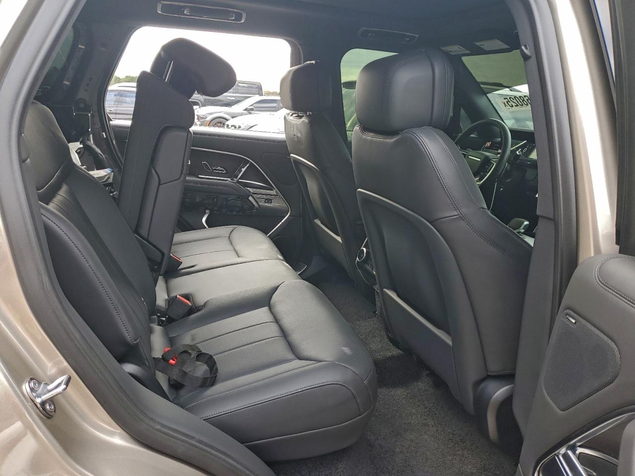 2025 LAND ROVER RANGE ROVER SE photo 31