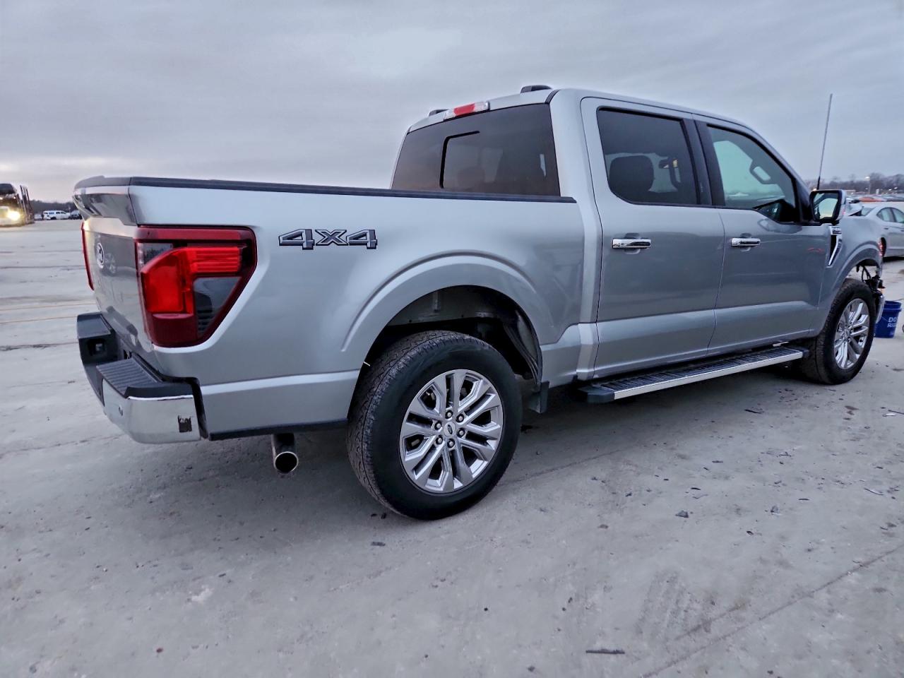 2024 FORD F150 XLT photo 5