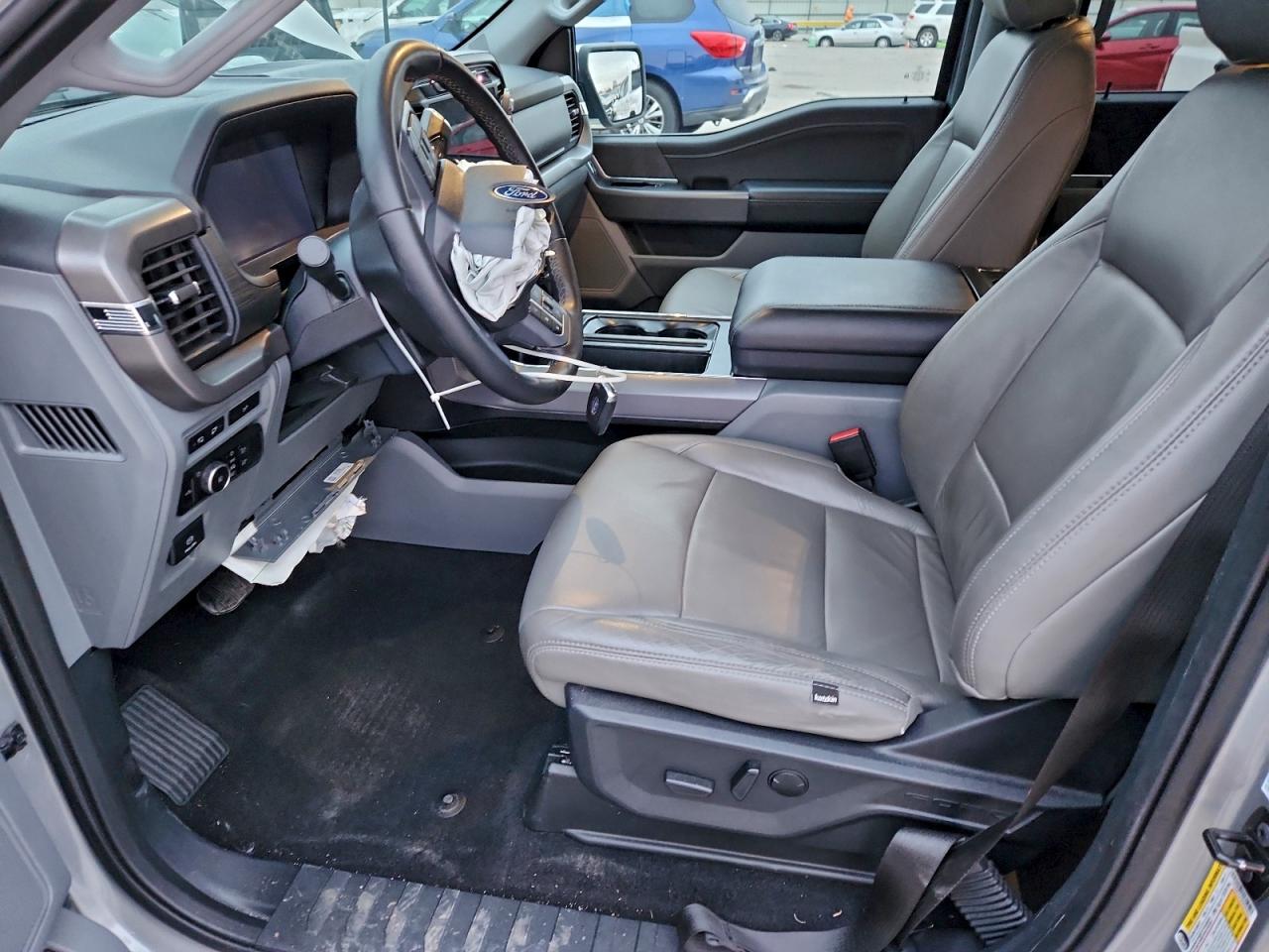 2024 FORD F150 XLT photo 13