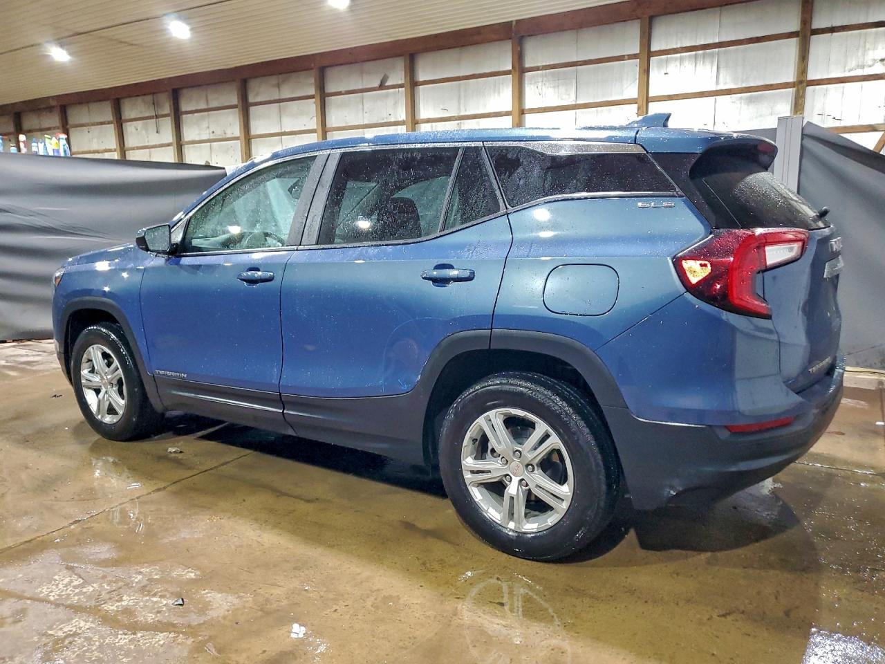 2024 GMC TERRAIN SLE photo 2