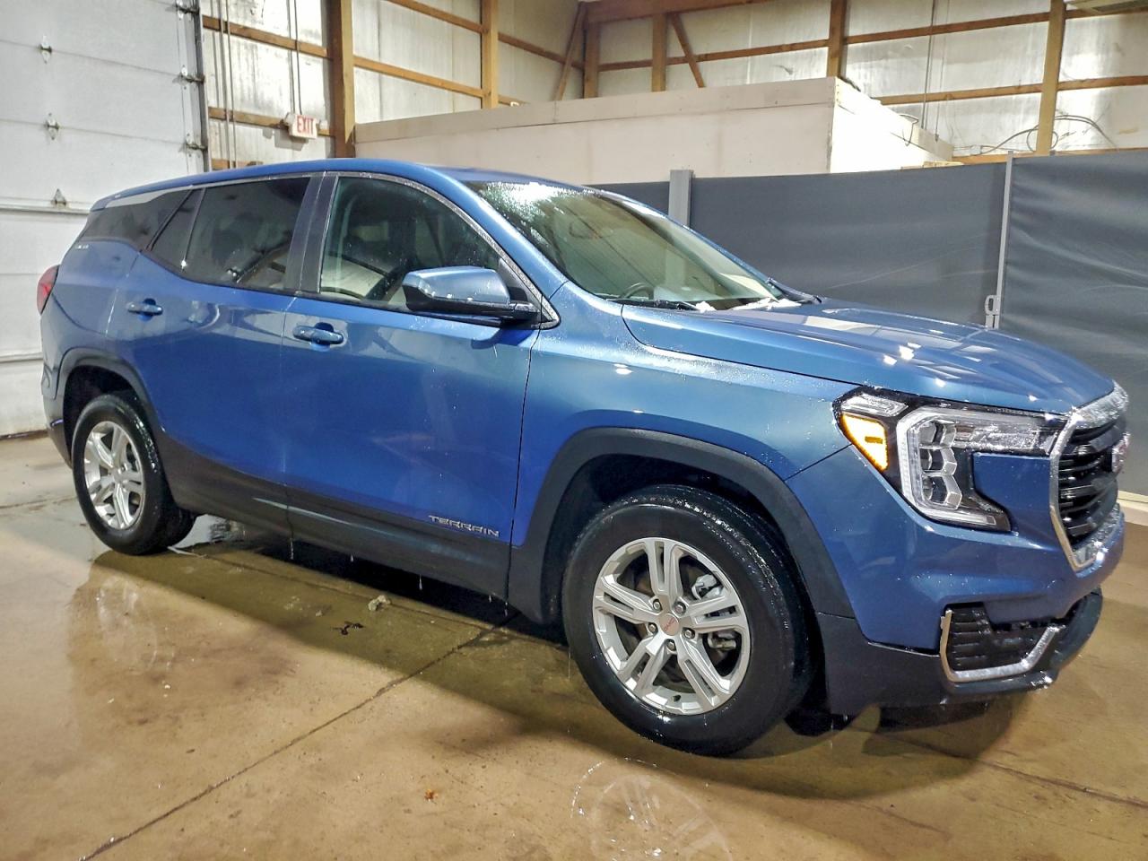 2024 GMC TERRAIN SLE photo 4