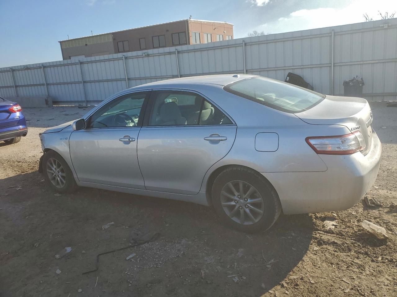 2010 TOYOTA CAMRY HYBRID photo 3