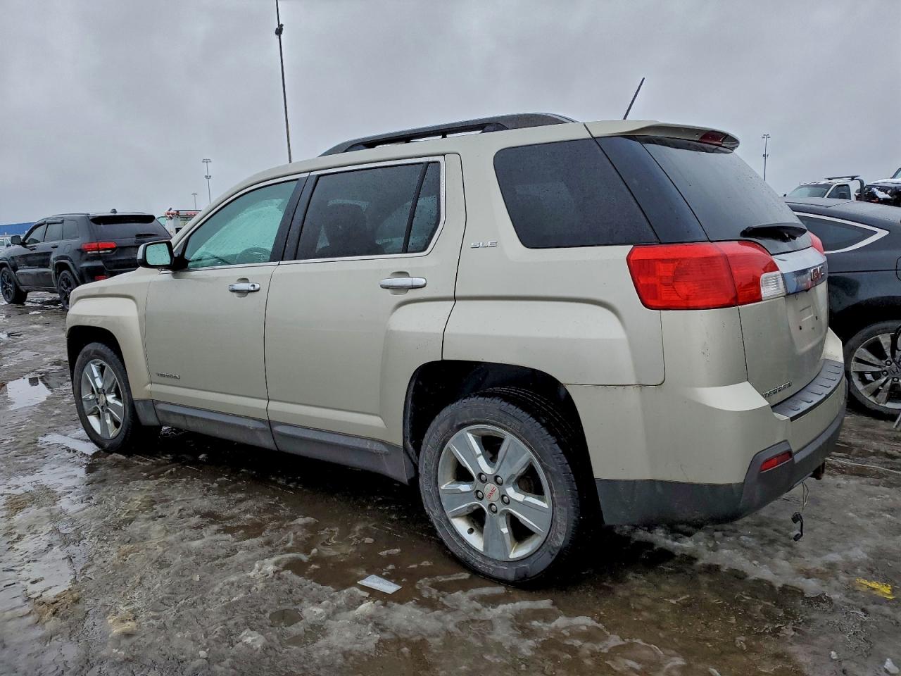 2015 GMC TERRAIN SLE photo 3