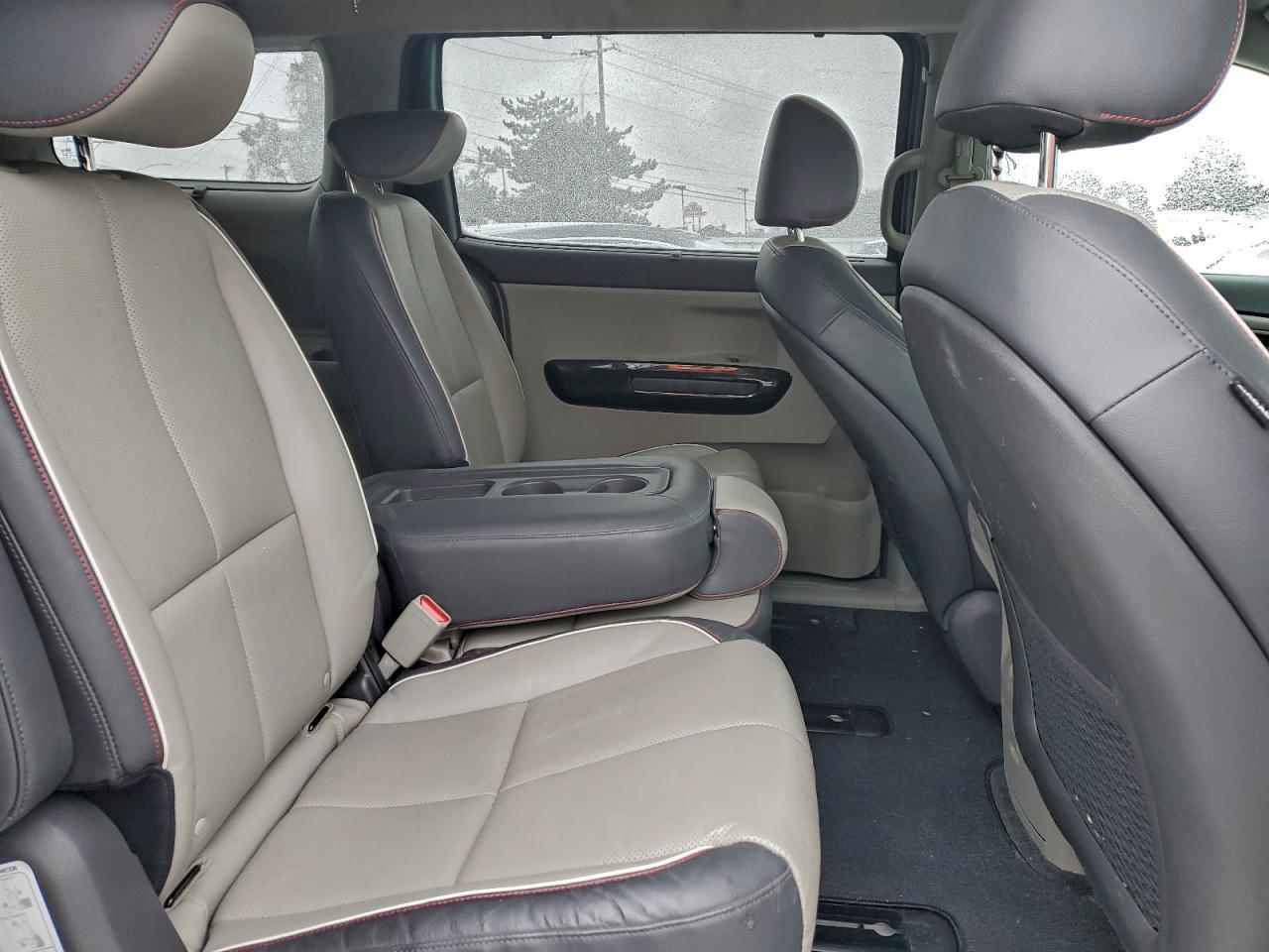 2016 KIA SEDONA EX photo 31