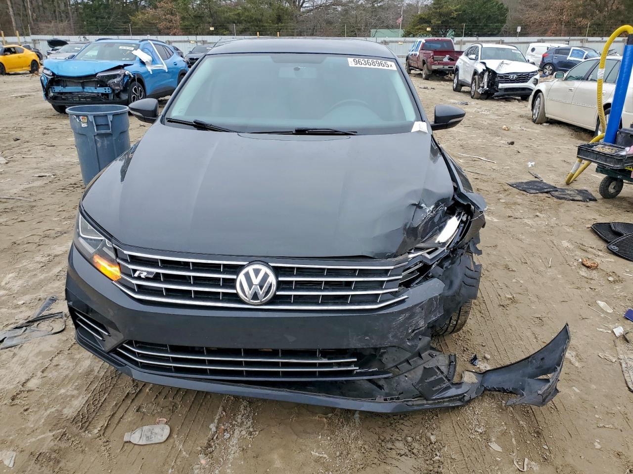 2017 VOLKSWAGEN PASSAT R-LINE photo 5