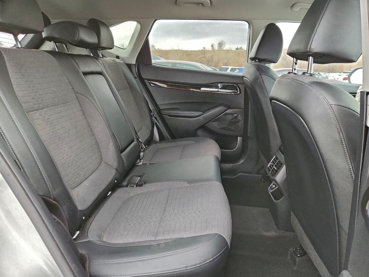2023 KIA SELTOS S photo 11