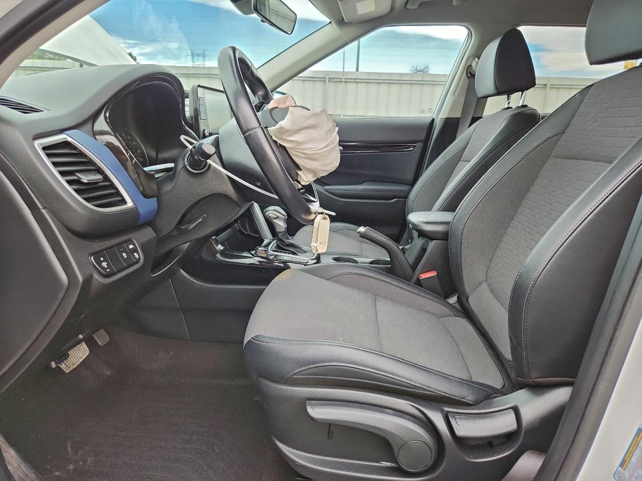 2023 KIA SELTOS S photo 7