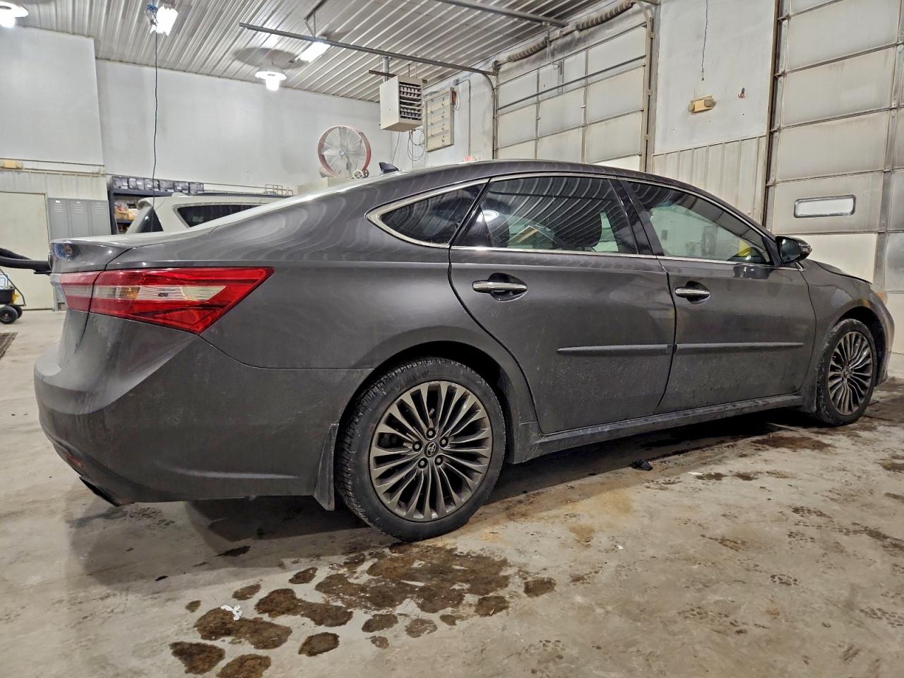 2016 TOYOTA AVALON XLE photo 3