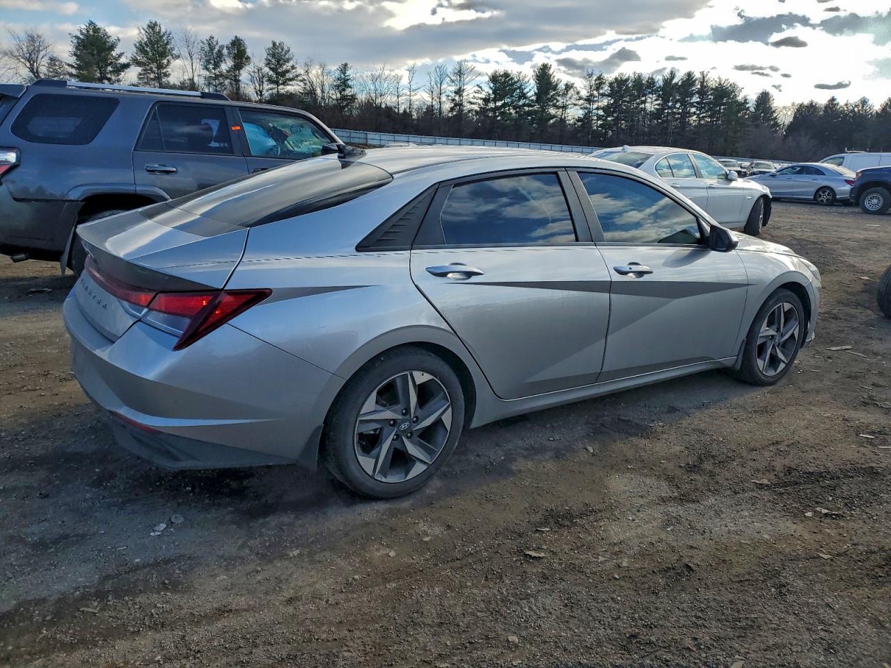 2023 HYUNDAI ELANTRA SEL photo 3