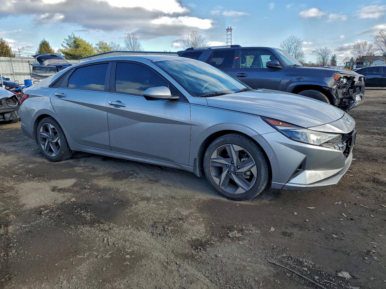 2023 HYUNDAI ELANTRA SEL photo 4
