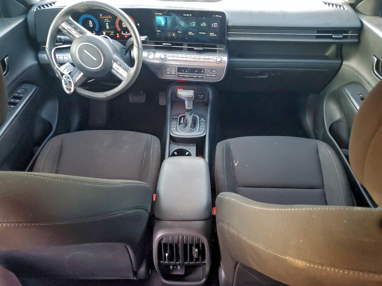 2024 HYUNDAI KONA SEL photo 8