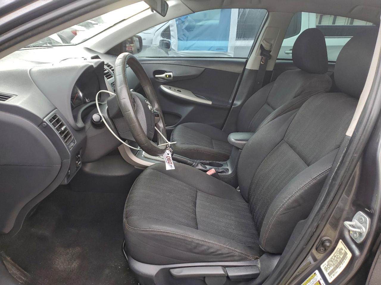 2013 TOYOTA COROLLA photo 7