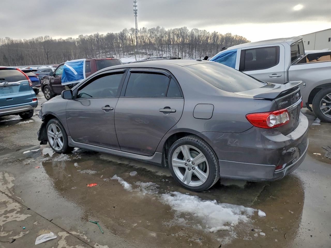 2013 TOYOTA COROLLA photo 2