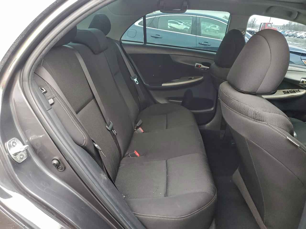 2013 TOYOTA COROLLA photo 10