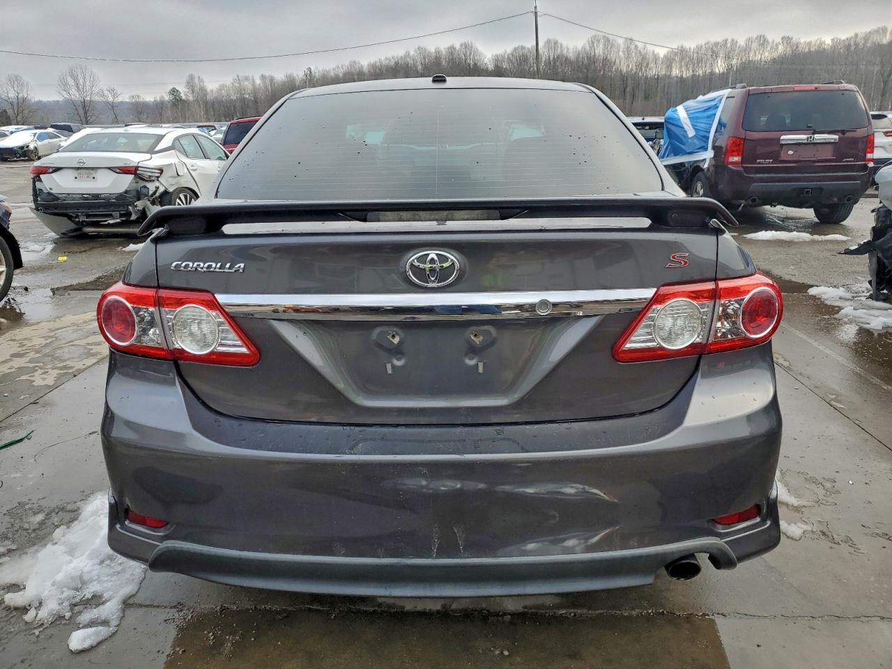 2013 TOYOTA COROLLA photo 6