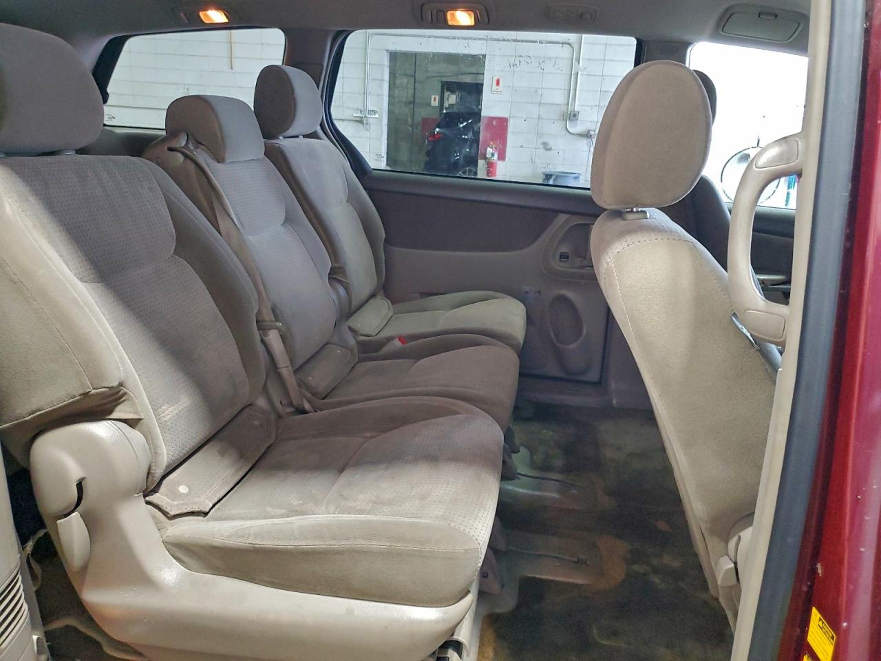 2007 TOYOTA SIENNA CE photo 11