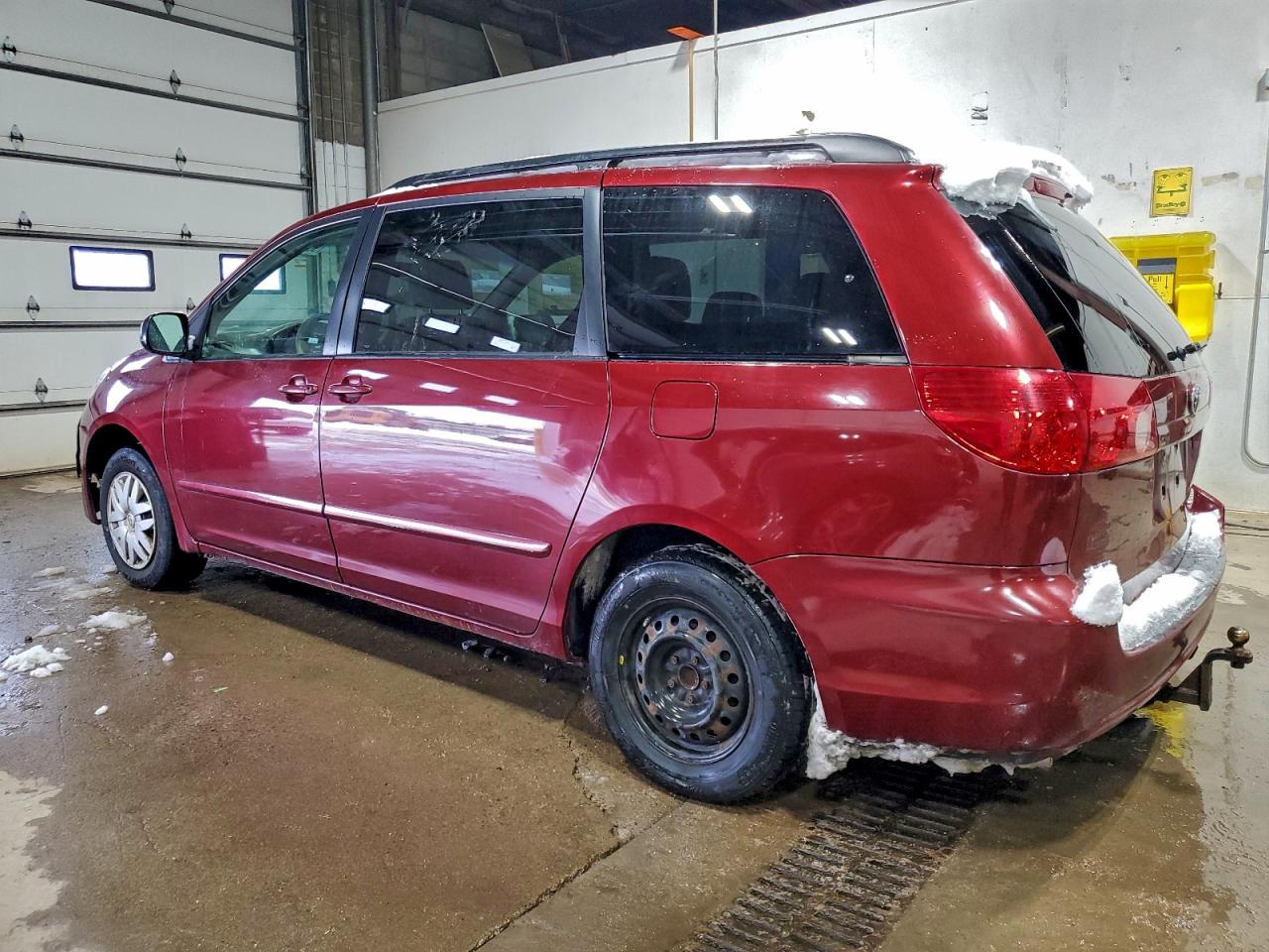 2007 TOYOTA SIENNA CE photo 2