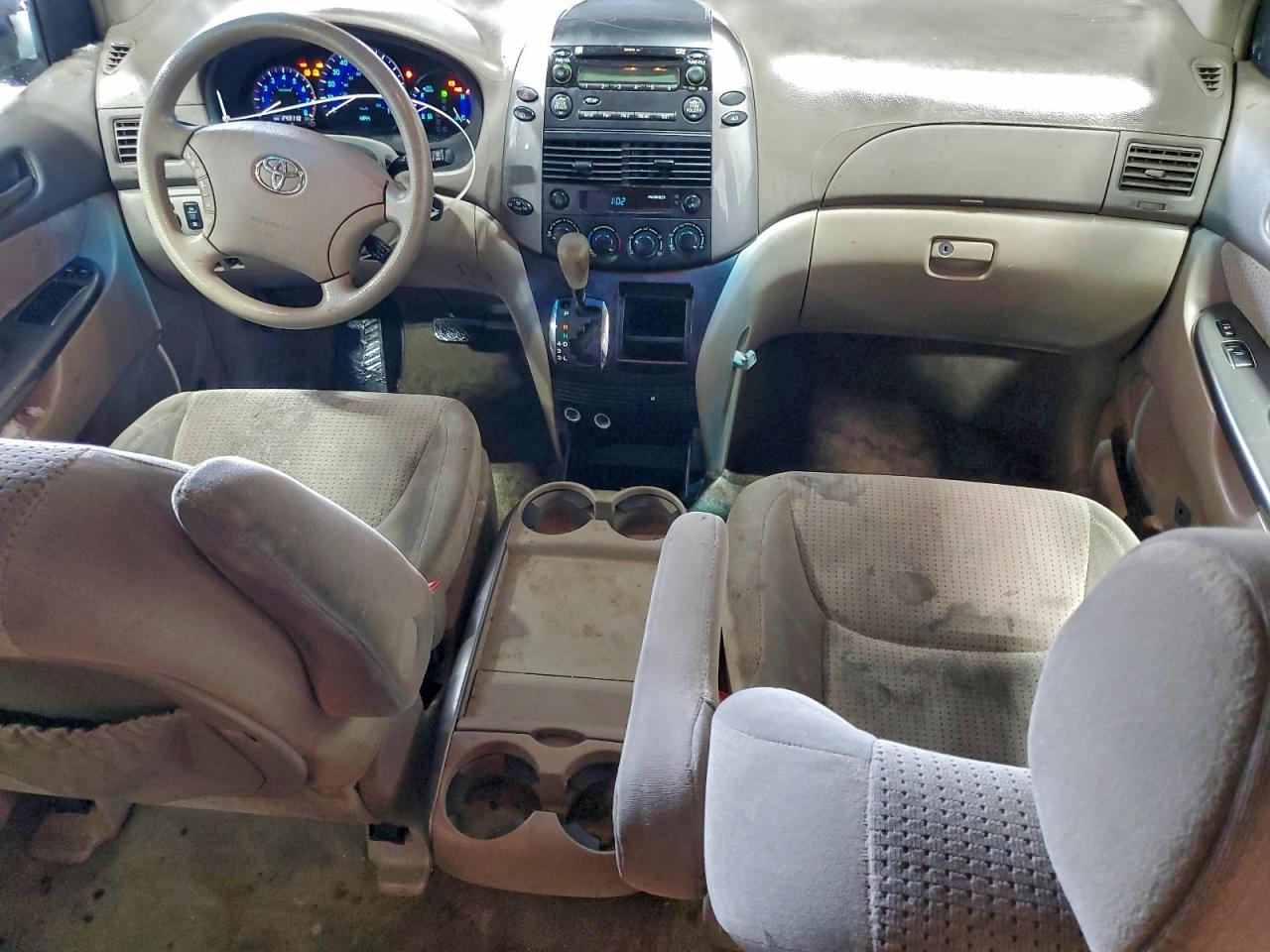 2007 TOYOTA SIENNA CE photo 8