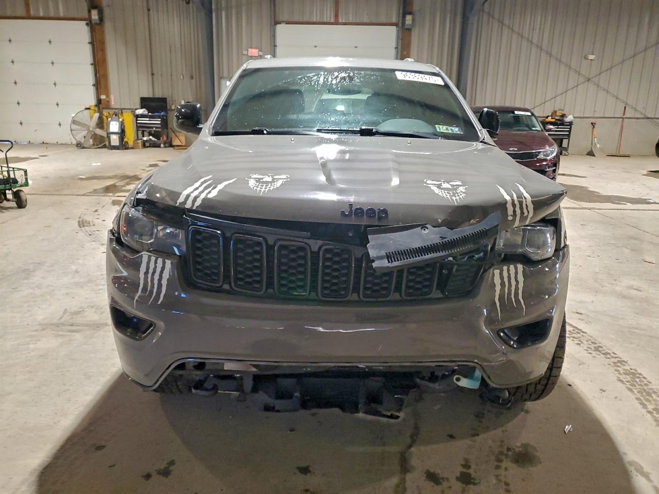 2019 JEEP GRAND CHEROKEE LAREDO photo 5