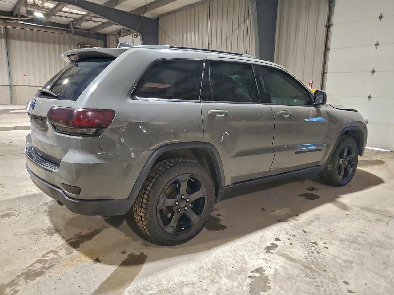 2019 JEEP GRAND CHEROKEE LAREDO photo 3