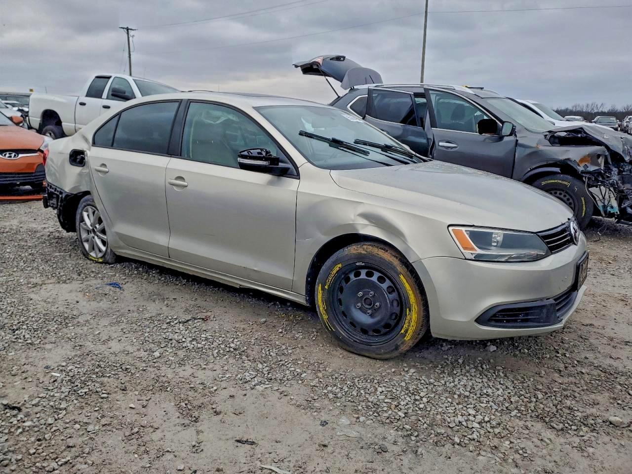 2011 VOLKSWAGEN JETTA SE photo 4