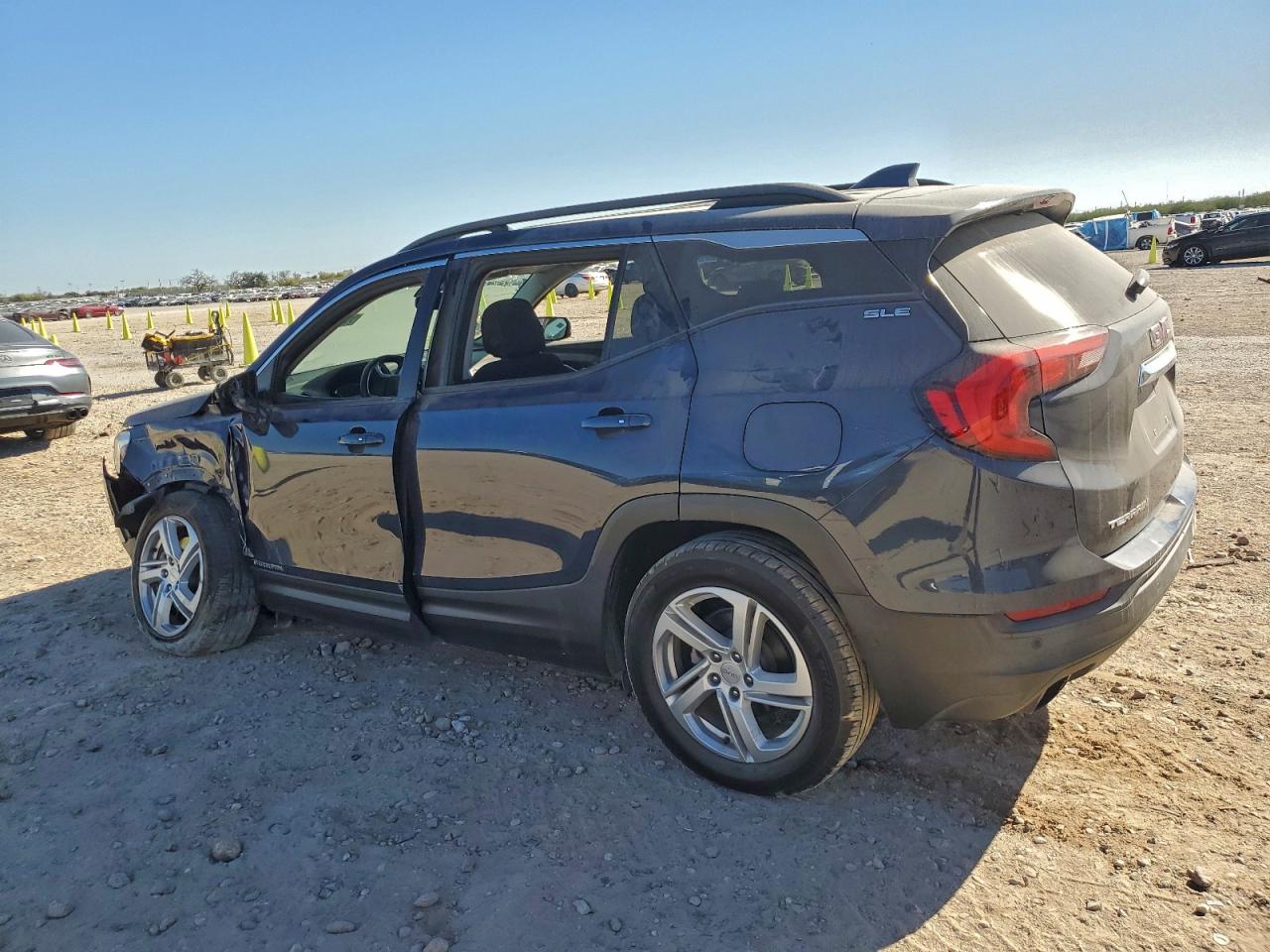 2018 GMC TERRAIN SLE photo 2