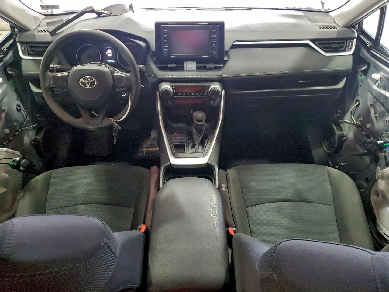 2021 TOYOTA RAV4 LE photo 8