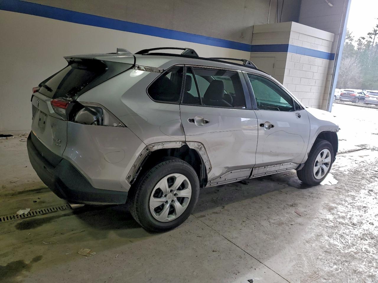 2021 TOYOTA RAV4 LE photo 3