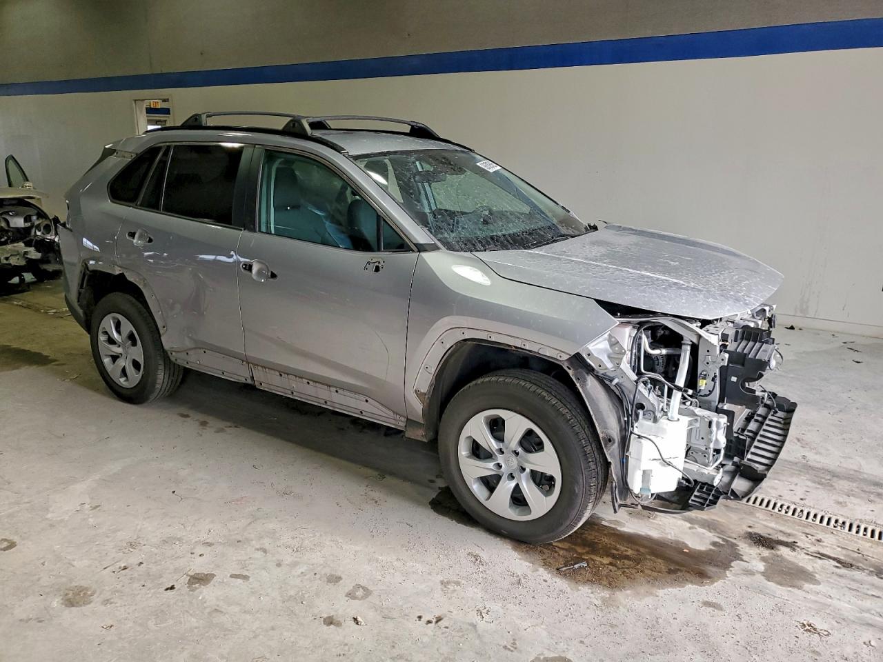 2021 TOYOTA RAV4 LE photo 4