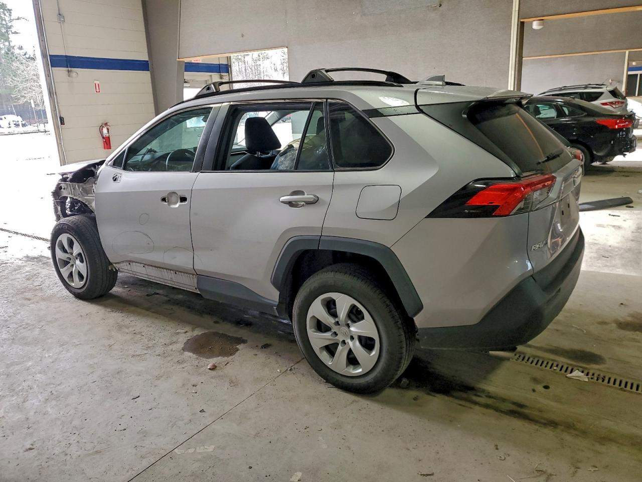 2021 TOYOTA RAV4 LE photo 2