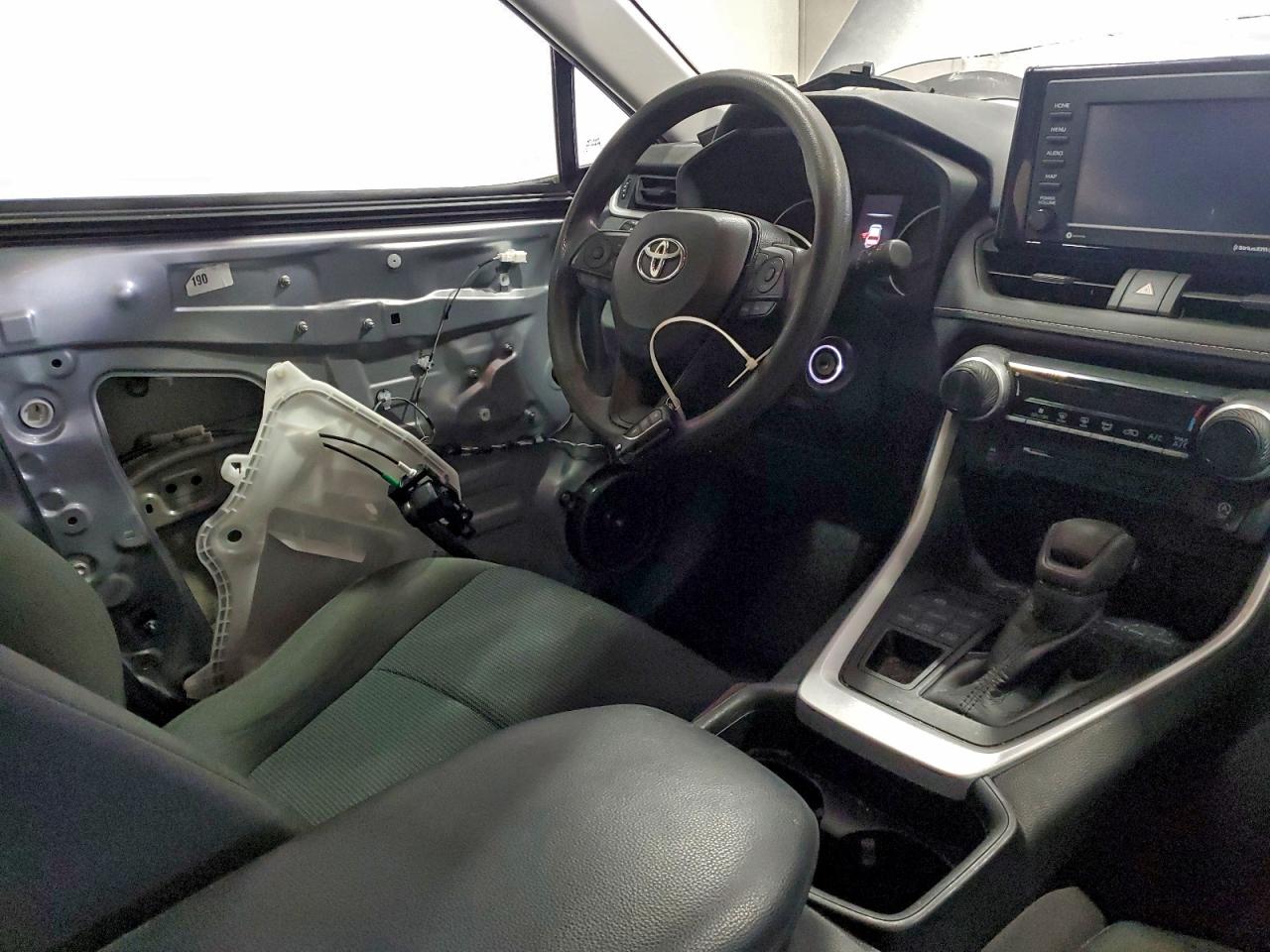 2021 TOYOTA RAV4 LE photo 7