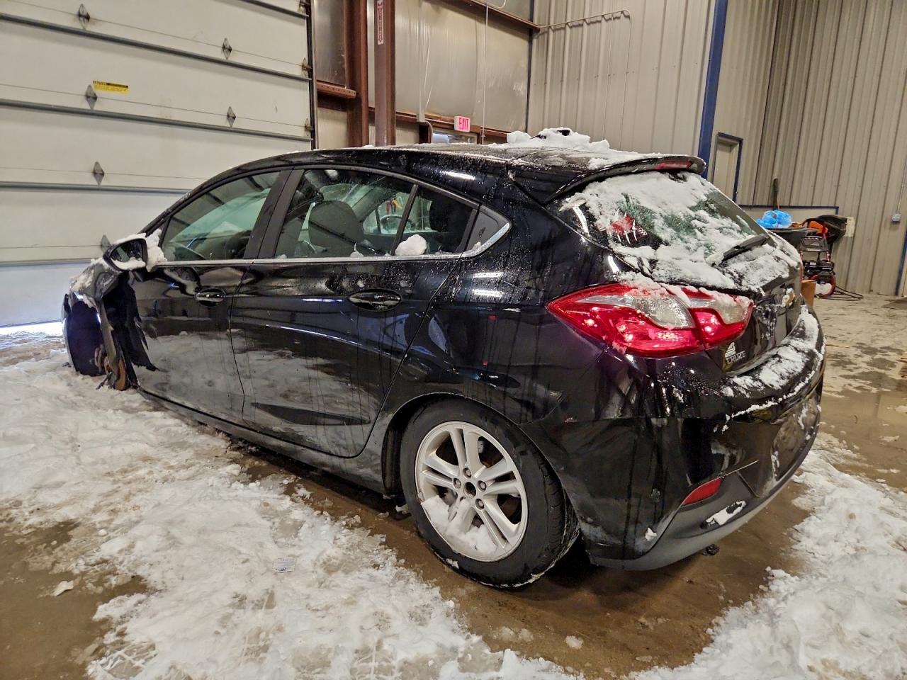 2017 CHEVROLET CRUZE LT photo 2