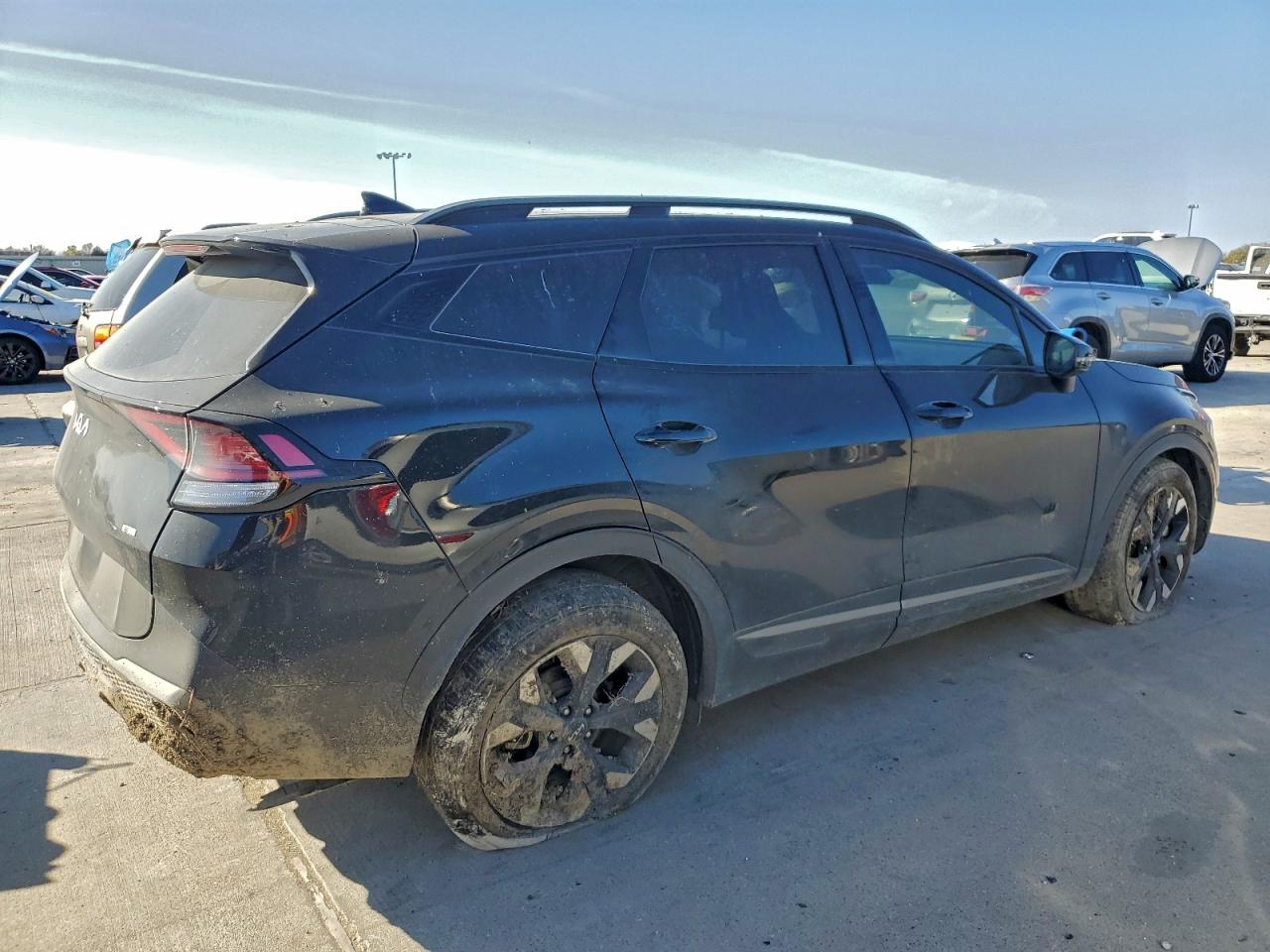 2023 KIA SPORTAGE X-LINE photo 3