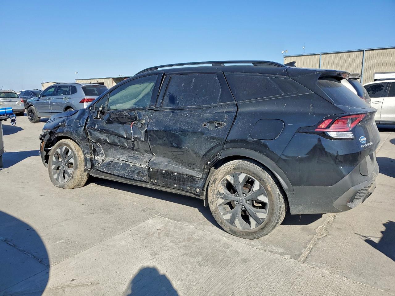 2023 KIA SPORTAGE X-LINE photo 2