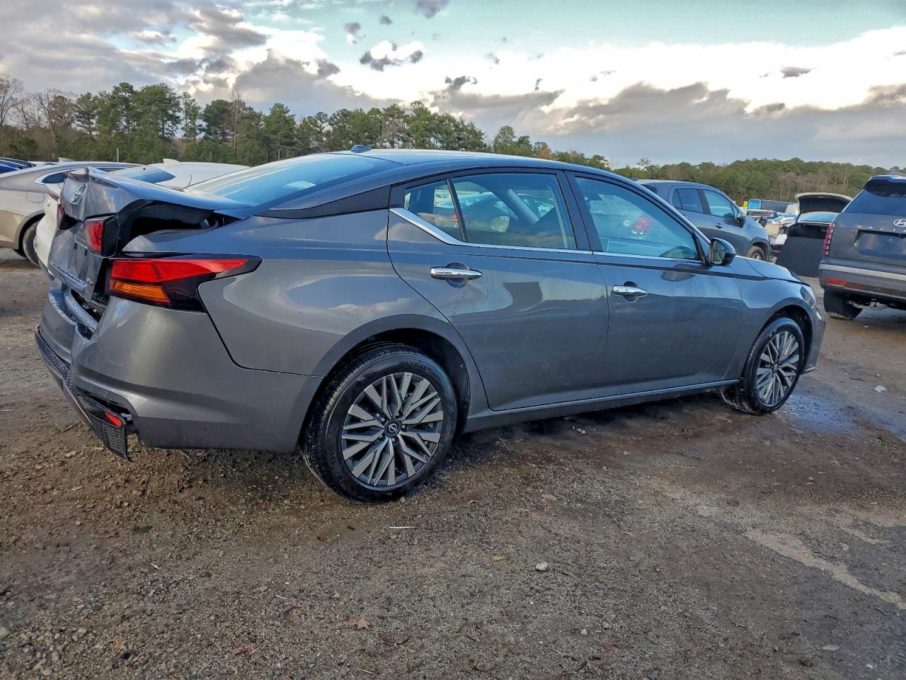 2025 NISSAN ALTIMA SV photo 3