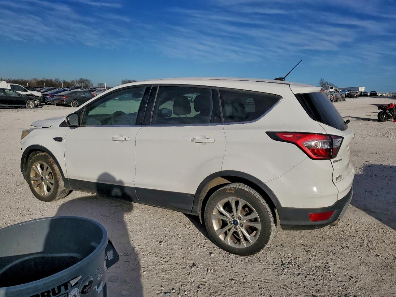 2017 FORD ESCAPE SE photo 2