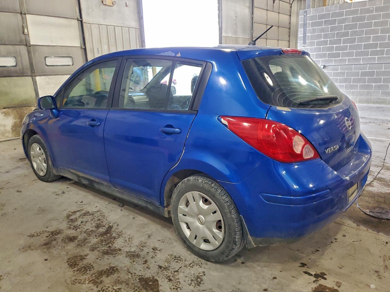 2011 NISSAN VERSA S photo 2