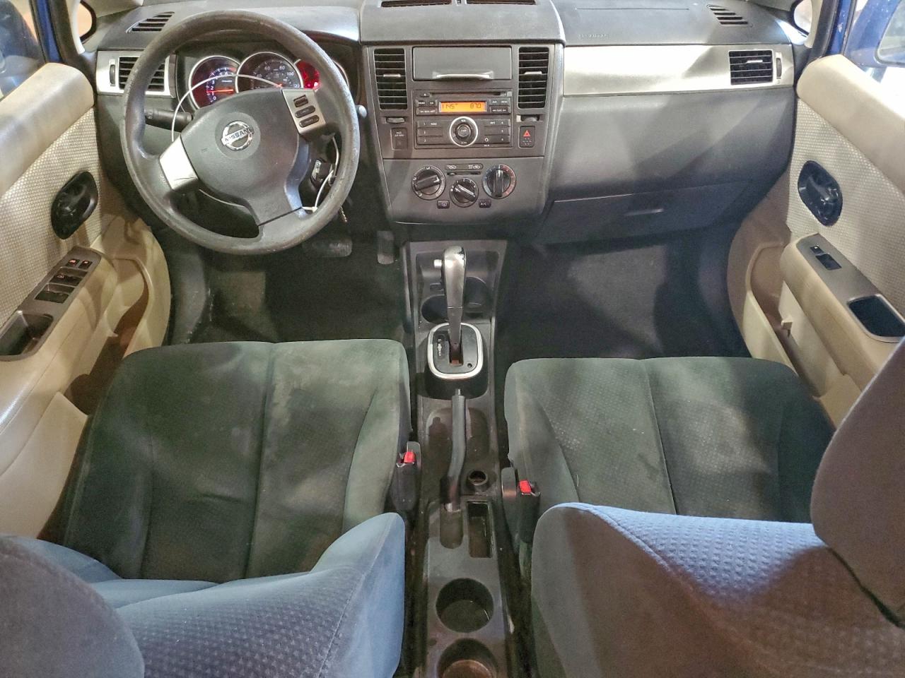 2011 NISSAN VERSA S photo 8