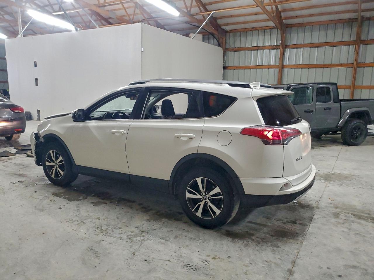 2017 TOYOTA RAV4 XLE photo 3