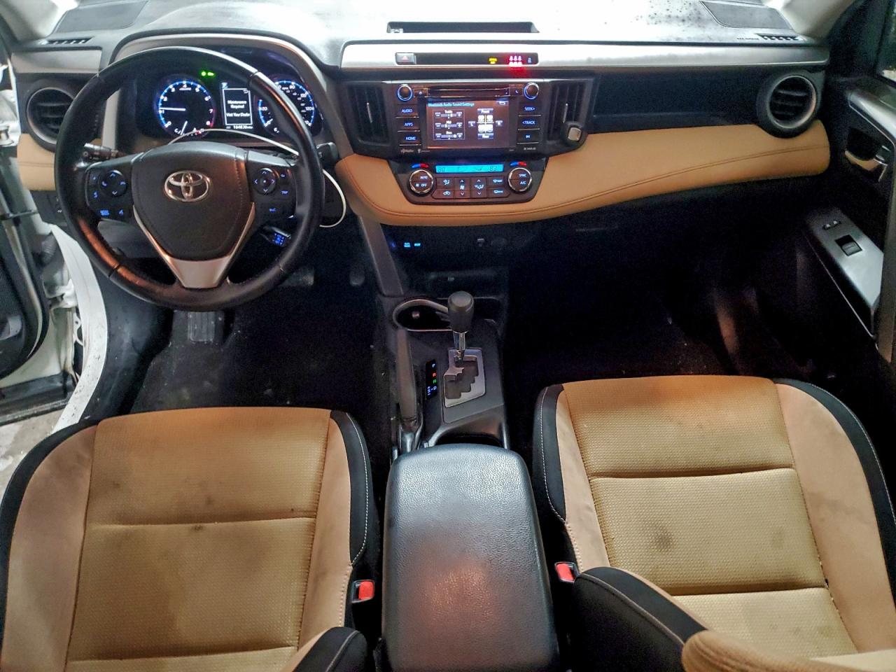2017 TOYOTA RAV4 XLE photo 15