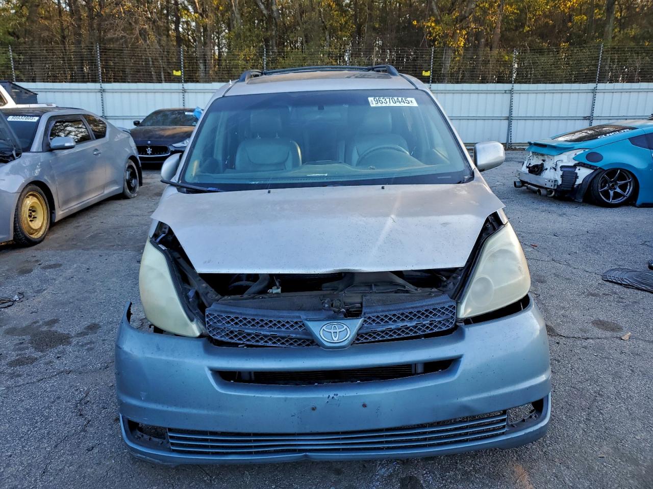 2004 TOYOTA SIENNA XLE photo 5