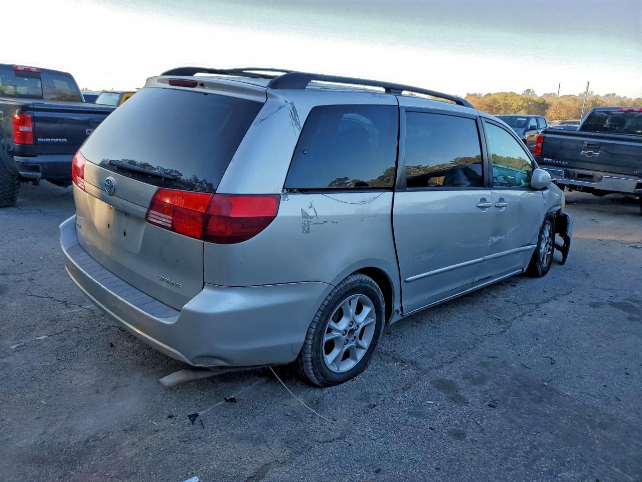 2004 TOYOTA SIENNA XLE photo 3