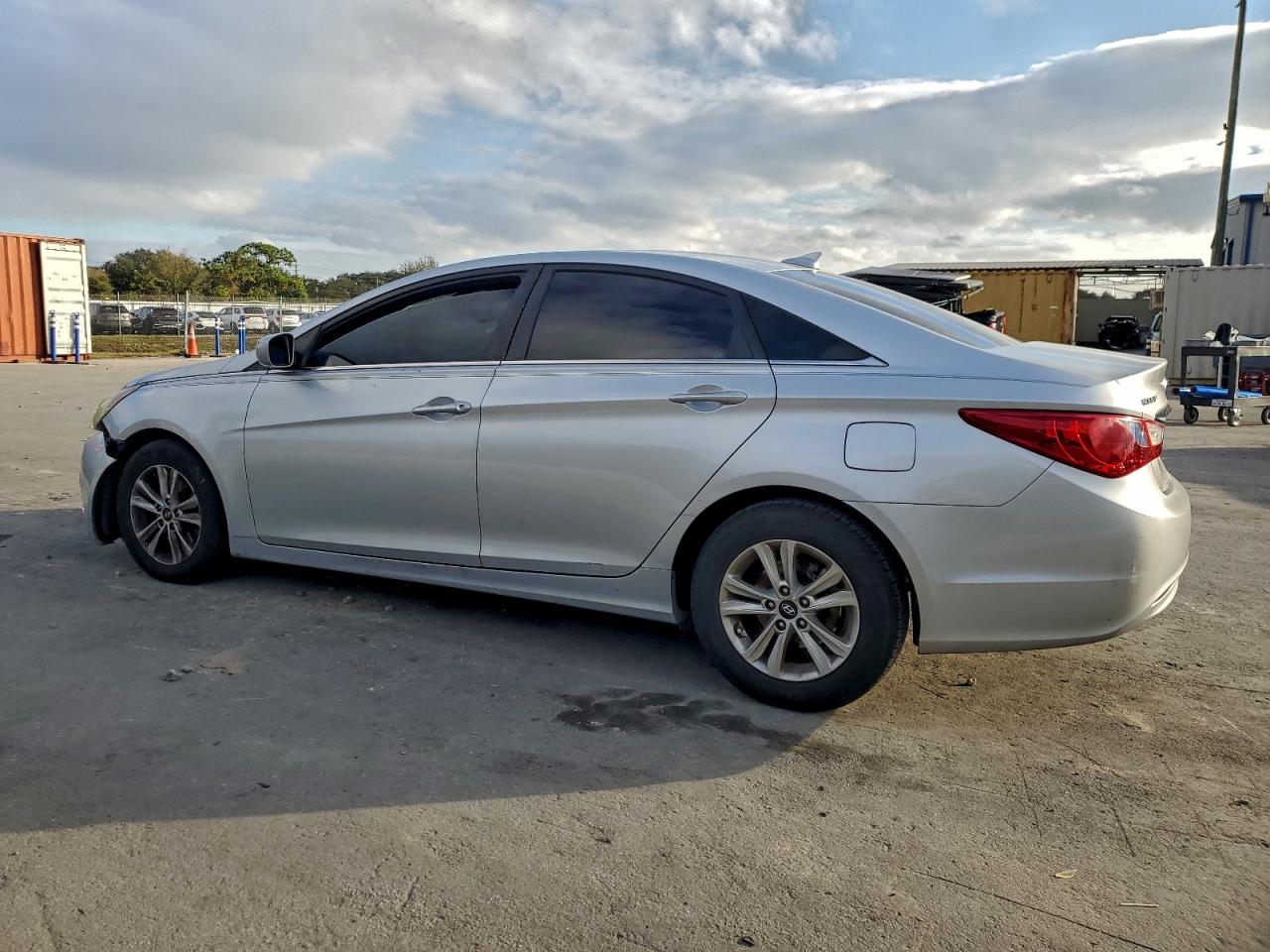 2013 HYUNDAI SONATA GLS photo 2