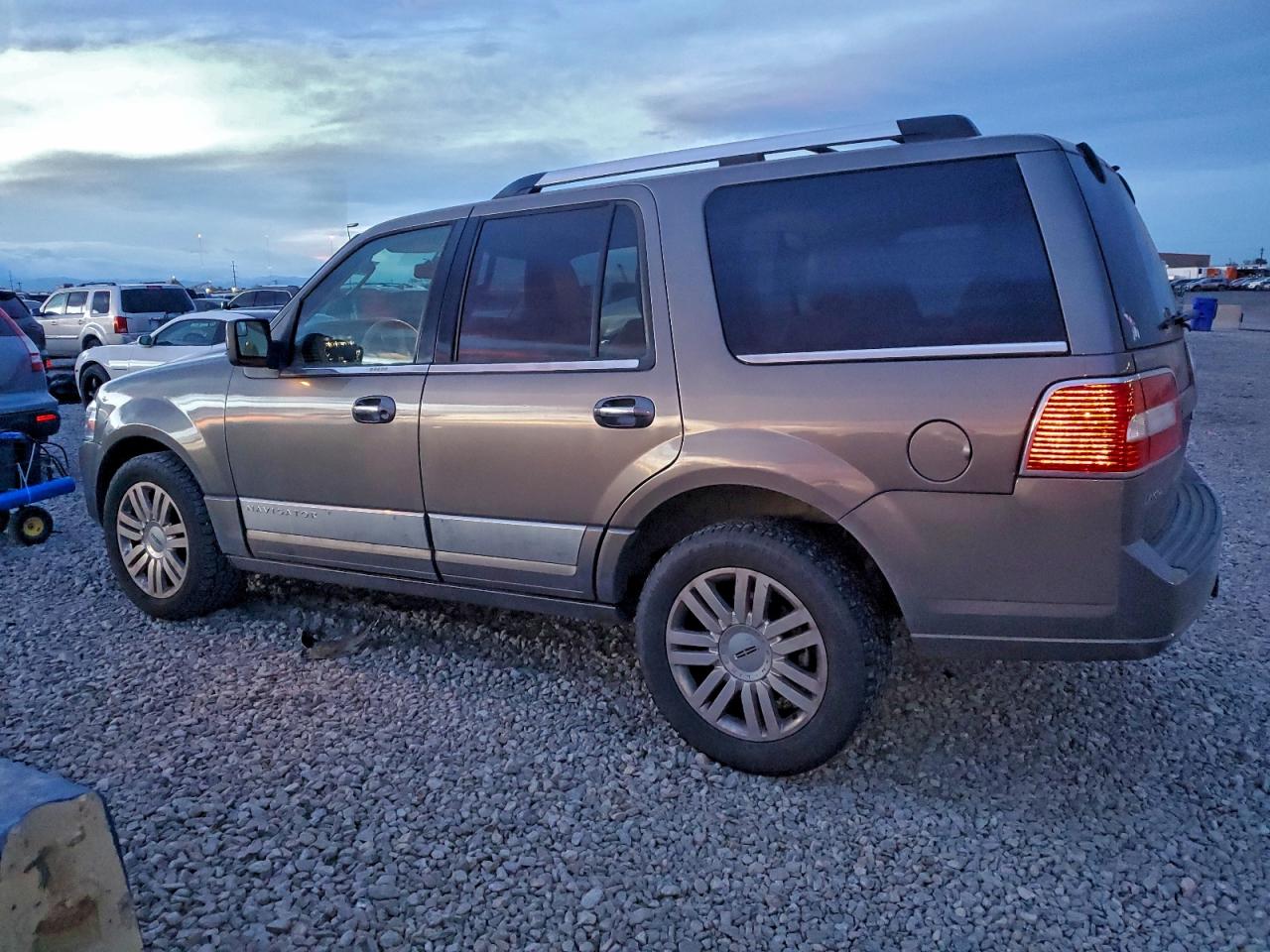 2013 LINCOLN NAVIGATOR photo 2