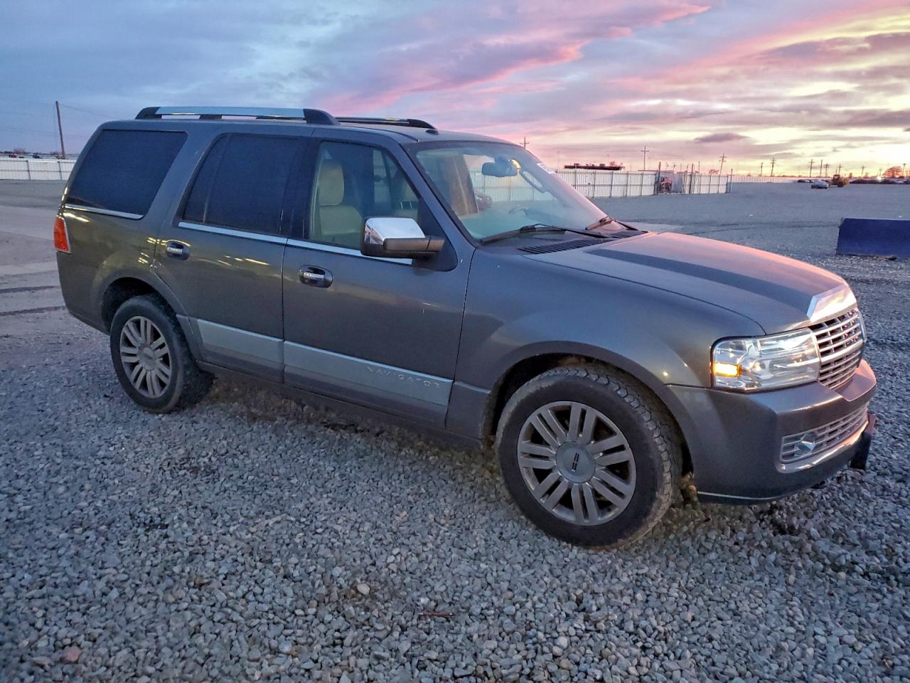 2013 LINCOLN NAVIGATOR photo 4