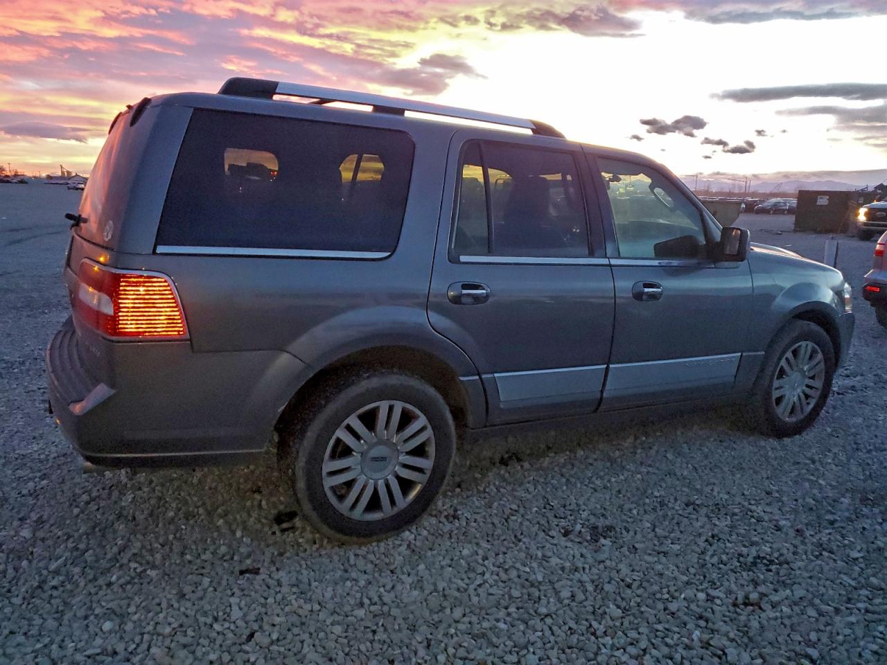 2013 LINCOLN NAVIGATOR photo 3